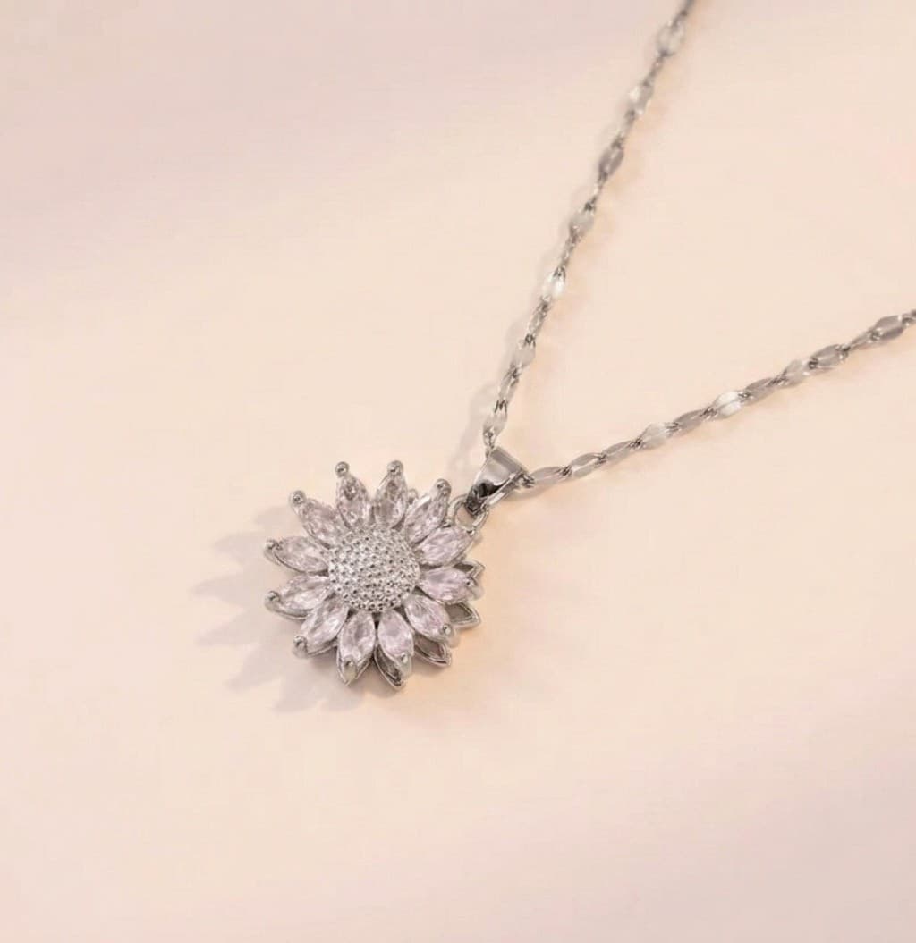 Floral magic necklace