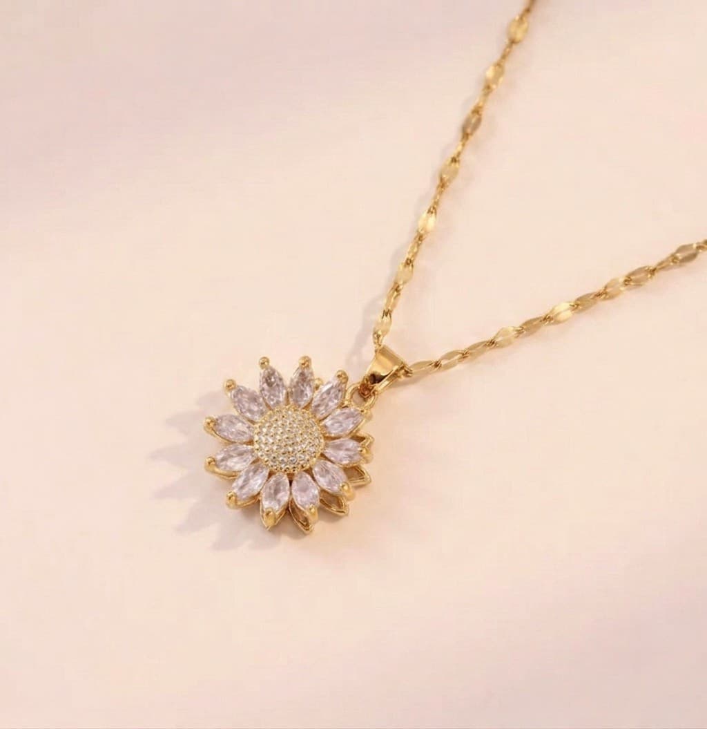 Floral magic necklace